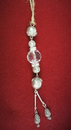 Pedant ophæng med perler, akryl diamant m.m. Længde uden snor. ca. 13 cm.