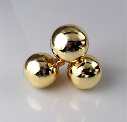  3 stk. Guld glaskugler på tråd. kuglerne måler. ø 3 cm.