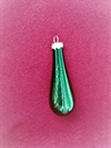 Blank dråbeformet grøn glaskugle for ophængning. Længde Ca.8 cm