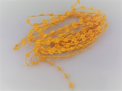 4 meter gul dekorations bånd. Det runde på båndet måler Ca. 0,5 cm.
