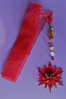 Et stk. rød Stjerne Prisme med langt bånd.