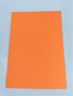 4 stk. Karton  A 4 ark  Orange. Velegnet til kort / bord kort m.m. 4 ark = 5,75 kr.