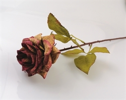 Rose.  Rust Rød. Længde ca. 40 cm. Ø på rosen ca. 8 cm.