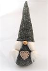 Grå nisse med hvide fletninger. Højde ca. 26 cm.