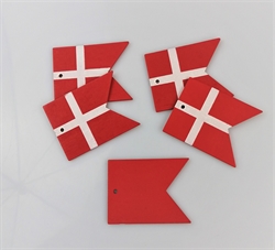 5 stk. Gavemærker. Træ. Det Danske flag. Skriv til og fra på bagsiden med tusch. Ca. 5 x 6 cm.