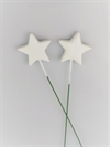 Hvid stjerne på pind. Ø ca. 4 cm.