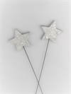 Et stk. Sølv glitter stjerne på metalpind. Ø 6 cm.