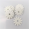   12 stk. Hvide filt blomster Ø ca. 5,5 cm.