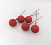 5 stk. røde dekorations frost / sukker bær på tråd. Et bær måler ca. Ø 2 cm.