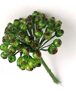 Bundt med kunstige dekorations stikkels bær på tråd.. De enkelte bær måler ca. 1,2 cm.