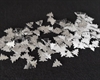 Små sølvfarvede strø juletræer Højde ca. 1,8 cm. Pose med ca. 14 g.