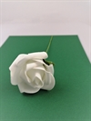 Hvid skum blomst på lang tråd. Ø ca. 6 cm.