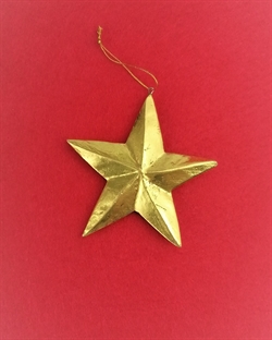Dekorations stjerne Guldfarvet. Træ men meget let. Ø ca. 11 cm. Rustik look.