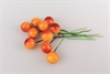 10 stk. orange / røde dekorations  bær på tråd. Bær ca. 1 cm.