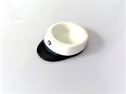 Et stk. fyrfad stage Studenterhue  blå kant med sort skygge..  ca. 7 x 5 cm.