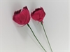 1 Stk. Pink farvet fjer blomst på tråd. Hovedet måler Ca. 4 cm. Længde ialt. Ca. 24 cm.