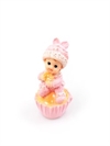  Baby pige med kage. Dekorations pynt Ca. 9 cm.