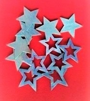 12 stk. Dekorations stjerner. Lette. Træ. Ca. 4 cm.