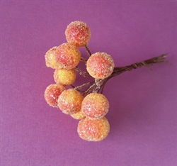 Bundt med 12 stk. Frost/sukker bær. Orange/røde Ø ca. 1,5 cm. Ø ca.