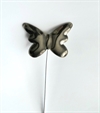 Metal sommerfugl. På metal tråd. Vingefang ca. 6,5 cm. Let rustik look.