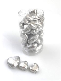 Glitter sølv hjerter. i 2 varianter. Ca. 3 og 2 cm. Fine som pynt i dekorationer m.m. Meget lette.