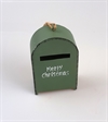 Postkasse rustik look, grøn  med snor for ophængning. Ca. 9 x 6 cm.