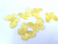 16 - 18 gule dekorations sommerfugle. Vingefang ca. 4 cm.