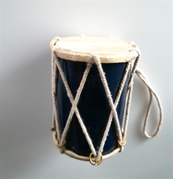 Tromme. Blå.  Med snor antik, rustik look. H ca. 10 cm. Ø ca. 7,5 cm