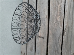 Metal halv kugle.  sort/hvid Ø 20 cm. Stabil.