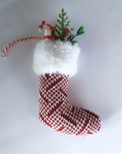Jule sok med pynt  til ophængning. H ca. 14 cm.