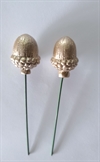 2 stk. agern på tråd. Fine i dekorationer Ca. H 3 cm. Champagne farvet.