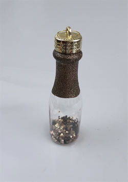 Flaske ( plast )Til ophængning på træ m.m. H 14 cm .Ø målt bund 4 cm.