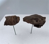 Træstykke på tråd fås i mange varianter, sendes ass. Ca. 4 til 6 cm. Natur. Pr. stk.