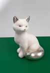 Hvid Sølvræv. Figur. H ca.14 Cm.