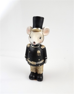 Figur. Mus i uniform. H Ca. 17 cm.