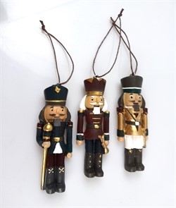 3 stk. Nøddeknækker for ophængning. H ca. 9,5 cm. God kvalitet.