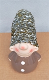 Keramik. Nisse ? H.ca.  23 målt fra spids af huen. Ø ca. 10 cm.