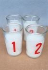  4 stk. advents hvide lys i glas, med røde tal.. Med tallene 1,2,3,og 4.  Ca. H. 10 cm. Ø 6 cm.