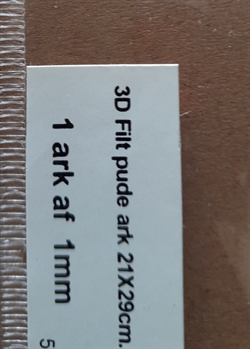 3 D Filt pude ark. 1 mm Klæber på begge sider. 21 x 29 cm. Helt ark du klipper selv størrelsen.