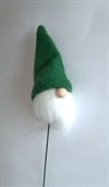Nisse med skæg. Stikpynt. Grøn hue. Nissen måler ca. 10 cm.+ tråd.