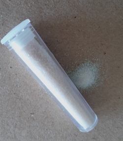  Lille beholder med Glitter ca.7 g. H. ca. 7 cm. 