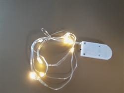 Lys kæde. Med 10 LED. Længde Ca. 1 m. Der medfølger et sæt batterier. Lyskæde