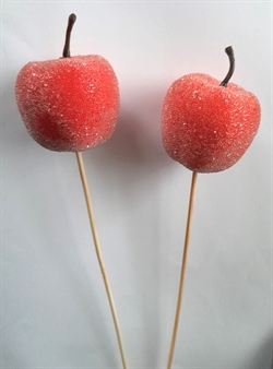 1 stk. Dekorations  Æble på træpind. Rød sukker / frost æble. ø ca. 5 cm. velegnet i buketter og dekorationer m.m.