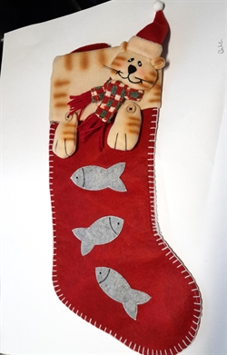 Jule sok til kat. H ca. 40 cm. B. ca 18 cm. Hul foroven til små pakker. Strop til ophængning.