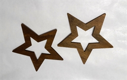 2 stk. Flade åbne træ  stjerner. Brune. Ø ca. 10 cm. Meget lette.