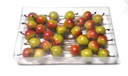 Æske med 26 til 29 små kunstige dekorations æbler, på tråd . Ø ca. 2 cm.