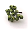 Bundt med dekorations bær. Grøn frost / sukker. Ca. 18 bær på tråd. Bærene måler ca. 1 cm.