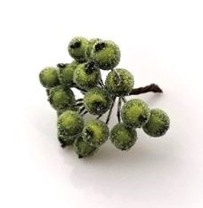 Bundt med dekorations bær. Grøn frost / sukker. Ca. 18 bær på tråd. Bærene måler ca. 1 cm.