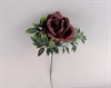 Kunstig rød deko. rose på tråd. Ø på rosen ca. 6 cm. Velegnet i kirkegårds dekorationer m.m.