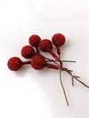  6 Stk. Røde  dekorations bær på tråd. Ø på bærrene ca. 1 cm. Frost / sukker look.